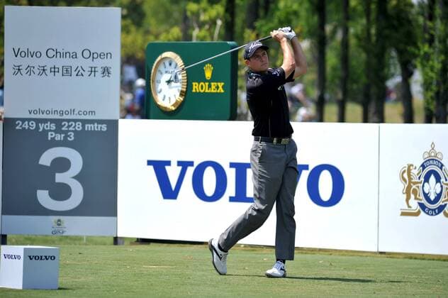 Aktuell Golf, China Open in Shanghai David Howell of England tees off during the final round of the Volvo China Open tennis tournament 2015 in Shanghai, China, 26 April 2015. David Howell narrowly failed to win his first European Tour title since 2013 as he finished a shot adrift of China s Wu Ashun in the Volvo China Open. Wu, 29, finished on nine under after a final-round one-under 71 to secure a maiden European Tour title in Shanghai. Howell, 39, looked on course to force a play-off until he bogeyed the par-five 18th to finish with a level-par 72. Wu, who also plays on the Japan Tour, is the first Chinese player to win a European Tour event in his homeland. David Howell finishes second to home winner Wu Ashun at China Open  20150426_44765