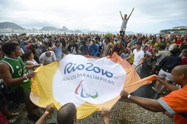 People wave a flag with the logo of Rio 2016 Paralympic Games to mark the 500 days countdown to Rio 2016 Paralympic Games at the Copacabana beach in Rio de Janeiro, Brazil, April 26, 2015. Rio 2016 Organizing Committee) (SP)BRAZIL-RIO DE JANEIRO-PARALYMPIC GAMES-500 DAYS COUNTDOWN XuxZijian 