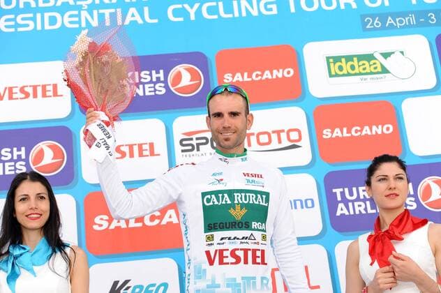 Lluis MAS ( SPA Caja Rural SGA Seguros ) verteidigt das weisse Trikot der Zwischensprintwertung Turkish Beauties - Siegerehrung - Zeremonie - Ceremony - Jubel - Freude - Emotionen - Querformat - quer - horizontal - Event Veranstaltung: Tour of Turkey 2015 - Stage 3 3.Etappe: Kemer nach Elmali Seki 165.0 km - Location Ort: Elmali Seki - Turkey - Tuerkei - Asia - Asien - Date Datum: 28.04.2015
