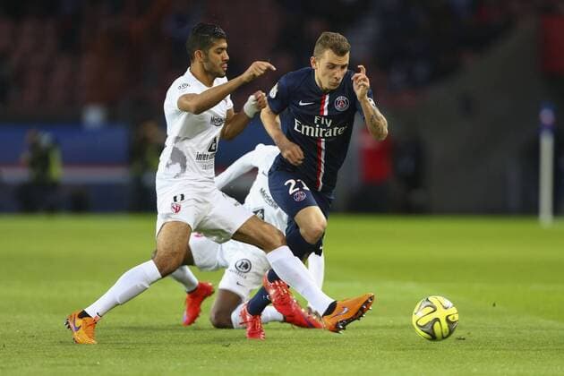 Lucas Digne (PSG) vs Ferjani Sassi (Metz) FOOTBALL : Paris Saint Germain vs Metz - Ligue 1 - 28 04 2015 GwendolineLeGoff Panoramic 