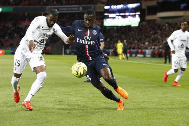 Blaise Matuidi (PSG) vs Romain Metanire (Metz) FOOTBALL : Paris Saint Germain vs Metz - Ligue 1 - 28 04 2015 GwendolineLeGoff Panoramic 