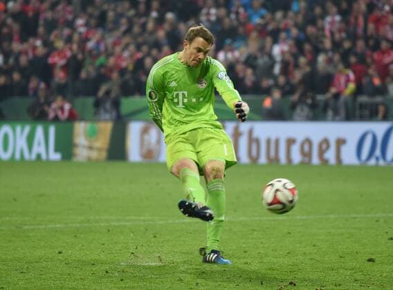 28.04.2015, Fussball, Saison 2014 15, DFB Pokal, Halbfinale, FC Bayern München - Borussia Dortmund 1:3 n.E. Torwart Manuel Neuer (Bayern Muenchen) vergibt seinen Elfmeter