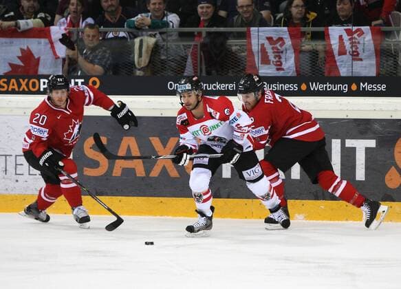 Ice hockey Eishockey - AUT vs CAN, test match VIENNA,AUSTRIA,29.APR.15 - ICE HOCKEY - OEEHV, international match Länderspiel Austria vs Canada, test match. Image shows Cody Eakin (CAN), Rafael Rotter (AUT) and Jamie Fraser (CAN). GEPAxpictures xChristianxOrt 