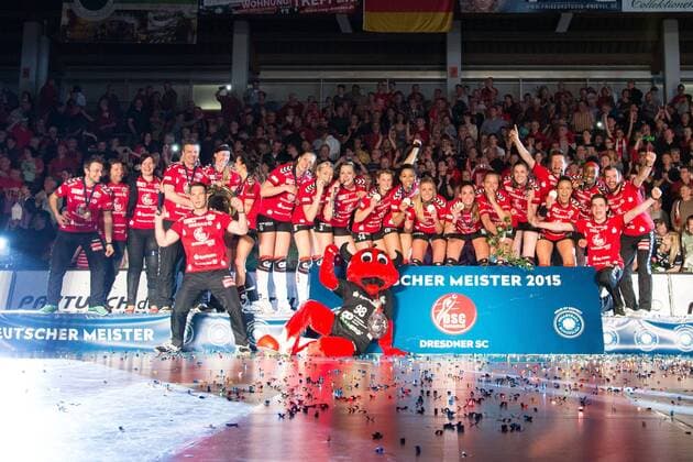 Meisterfeier des Dresdner SC, , Dresdner SC vs Allianz MTV Stuttgart, 1. Volleyball Bundesliga Play-Off Finale Spiel 3, Damen, SCHARRena, Stuttgart, 29.04.2015 , EP_NWR