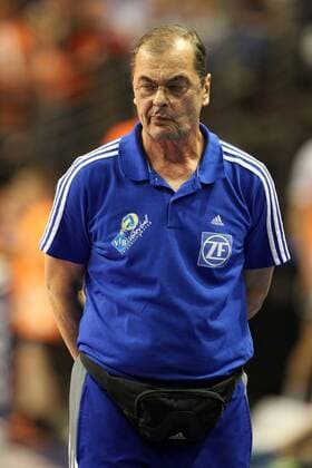 Trainer Stelian Moculescu Mimik enttäuscht Enttäuschung Volleyball Bundesliga Herren Play Off Finale um die Deutsche Meisterschaft Saison 2014 2015 30.04.2015 BR Volleys Berlin vs. VfB Friedrichshafen
