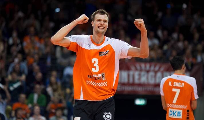 Berlin, Deutschland, 30.04.2015: Volleyball Bundesliga Playoffs Finale Spiel 4 (Best of Five) Saison 2014 2015 - Berlin Recycling Volleys - VfB Friedrichshafen. Robert Kromm (BR Volleys 3)