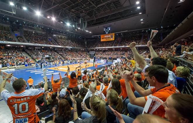 Berlin, Deutschland, 30.04.2015: Volleyball Bundesliga Playoffs Finale Spiel 4 (Best of Five) Saison 2014 2015 - Berlin Recycling Volleys - VfB Friedrichshafen. Übersicht, Uebersicht, Totale Max-Schmeling-Halle