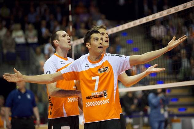 Volleyball Herren Berlin 30.04.2015 Max Schmeling Halle Bundesliga Finale 4. Spiel Berlin Recycling Volleys geg VfB Friedrichshafen 2 : 3 vlnr Scott TOUZINSKY 1 scc Kawika SHOJI 7 scc Tomas KMET 14 scc