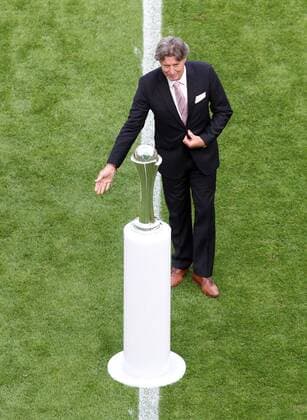 v.li.: Harald Anton Toni Schumacher und Pokal , Fussball, DFB-Pokal der Frauen, 1. FFC Turbine Potsdam - VfL Wolfsburg, xmrx