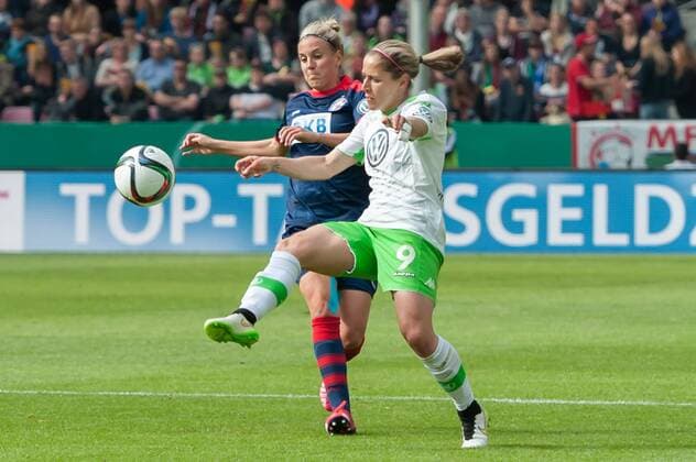 v.li.: Jennifer Cramer (1. FFC Turbine Potsdam) im Zweikampf mit Anna Blässe (VfL Wolfsburg), Fussball, DFB-Pokal der Frauen, 1. FFC Turbine Potsdam - VfL Wolfsburg, xobx