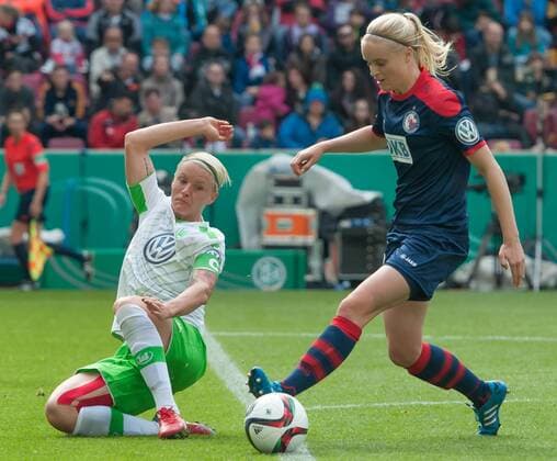 v.li.: Nilla Fischer (VfL Wolfsburg) im Zweikampf mit Nina Frausing Pedersen (1. FFC Turbine Potsdam), Fussball, DFB-Pokal der Frauen, 1. FFC Turbine Potsdam - VfL Wolfsburg, xobx