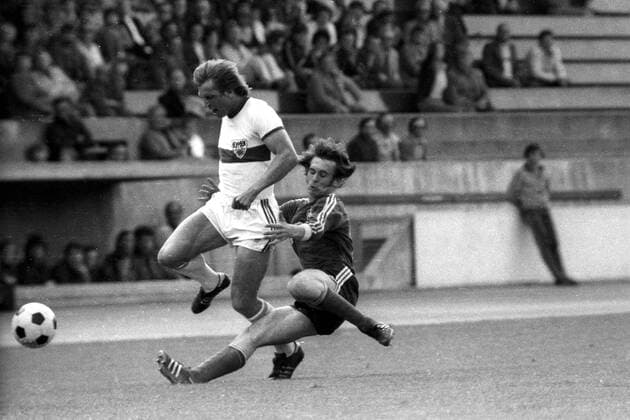 Hans Joachim Weller (VfB Stuttgart) im Spiel gegen den 1. FC Nürnberg
