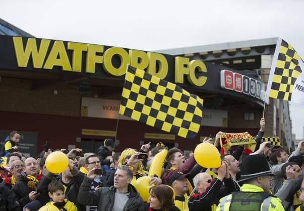 02.05.2015. Watford, England. Skybet Championship. Watford versus Sheffield Wednesday. The home fans await the arrival of the team coach outside the ground. xNigelxCookex  ActionPlus11617261