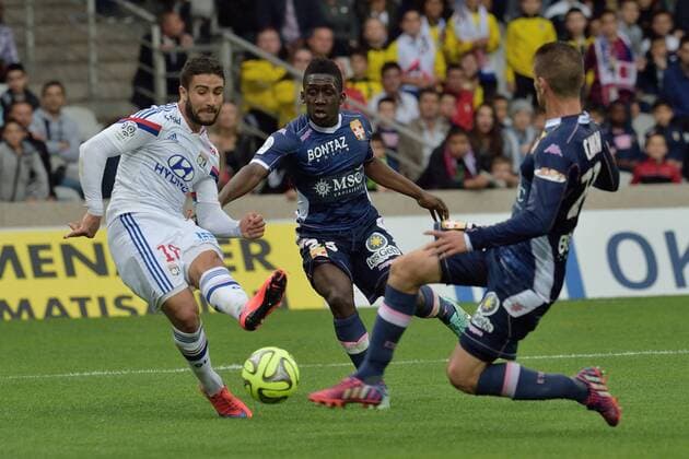 Aktuell Fußball, Frankreich, Ligue 1, Olympique Lyon - Evian Thonon Gaillard Nabil Fekir (lyon) vs Alioun Fall et Cedric Cambon (etg) FOOTBALL : Lyon vs Evian Thonon Gaillard - Ligue 1 - 02 05 2015 FredericChambert Panoramic 