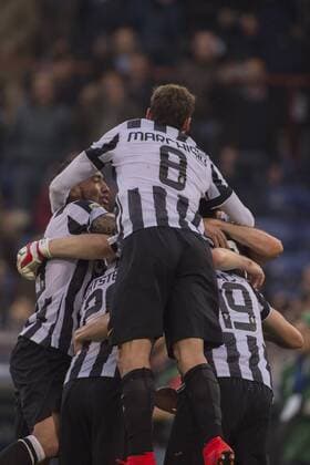Juventus team group Mannschaftsbild Totale MAY 2, 2015 - Football Soccer : Players of Juventus celebrate after winning the Italian Serie A match between Sampdoria 0-1 Juventus at Stadio Comunale Luigi Ferraris in Genova, Italy. Juventus clinched fourth successive Serie A title. NOxTHIRDxPARTYxSALES.  (ptmb074486)