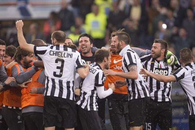 Juventus team group Mannschaftsbild Totale MAY 2, 2015 - Football Soccer : Players of Juventus celebrate after winning the Italian Serie A match between Sampdoria 0-1 Juventus at Stadio Comunale Luigi Ferraris in Genova, Italy. Juventus clinched fourth successive Serie A title. NOxTHIRDxPARTYxSALES.  (ptmb074490)