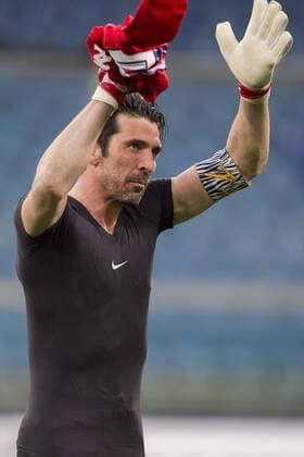 Gianluigi Buffon (Juventus), MAY 2, 2015 - Football Soccer : Gianluigi Buffon of Juventus celebrates after winning the Italian Serie A match between Sampdoria 0-1 Juventus at Stadio Comunale Luigi Ferraris in Genova, Italy. Juventus clinched fourth successive Serie A title. NOxTHIRDxPARTYxSALES.  (ptmb074503)