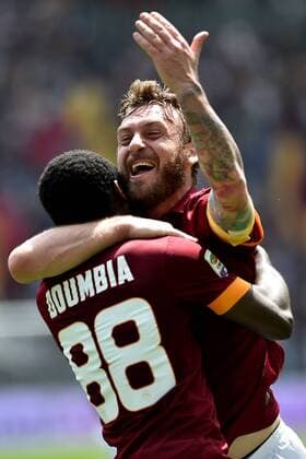 03.05.2015. Stadio Olimpico, Rome, Italy. Serie A Football. Roma versus Genoa. Seydou Doumbia celebrates with Daniele De Rossi after he scored the goal for 1-0 for Roma xGiuseppexMaffiax  ActionPlus11617868