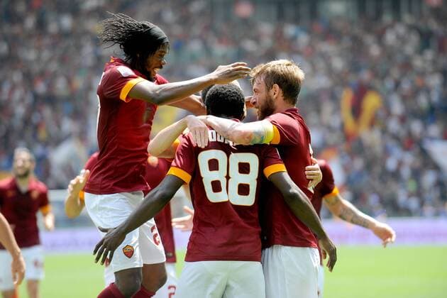 03.05.2015. Stadio Olimpico, Rome, Italy. Serie A Football. Roma versus Genoa. Seydou Doumbia celebrates with his team-mates after he scored the goal for 1-0 for Roma xGiuseppexMaffiax  ActionPlus11617871