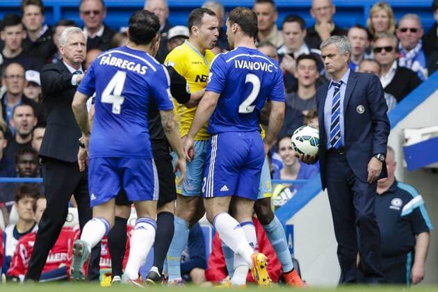 Aktuell FuÃŸball, England, Premier League, FC Chelsea - Crystal Palace 03.05.2015. London, England. Barclays Premier League. Chelsea versus Crystal Palace. Crystal Palace s Jordon Mutch &amp; Chelsea s Branislav Ivanovic square up to each other after a challenge xCraigxMercerx  ActionPlus11617915
