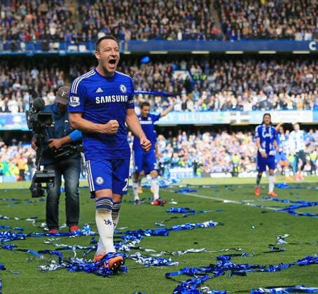 Aktuell Fußball, England, Premier League, FC Chelsea ist Meister Chelsea s John Terry celebrates winning the league Barclays Premier League - Chelsea vs Crystal Palace - Stamford Bridge - England - 3rd May 2015 - Picture David Klein Sportimage EDITORIAL USE ONLY. No use with unauthorised audio, video, data, fixture lists, club league logos or live services. Online in-match use limited to 120 images, no video emulation. No use in betting, games or single club league player publications.