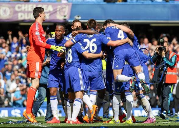 Football - 2014 2015 - Premier League, - Chelsea Vs Crystal Palace, Chelsea players celebrate winning the title at Stamford Bridge COLORSPORT DANIEL BEARHAM  CHE_CRY