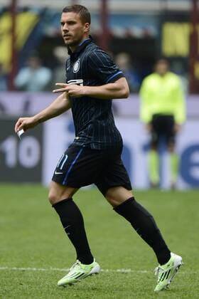 Aktuell Fußball, Italien, Serie A, Inters Lukas Podolski wird mit Anweisungen auf Zettel eingewechselt Lukas Podolski con il biglietto con le indicazioni tecniche di Roberto Mancini Inter Milano 03-05-2015 Stadio Giuseppe Meazza - Football Calcio Serie A Inter - Chievo Verona. giuseppexceleste