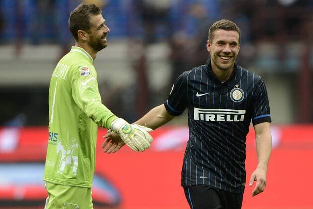 Aktuell Fußball, Italien, Serie A, Inter Mailand - Chievo Verona Albano Bizzarri Chievo, Lukas Podolski Inter Milano 03-05-2015 Stadio Giuseppe Meazza - Football Calcio Serie A Inter - Chievo Verona. giuseppexceleste
