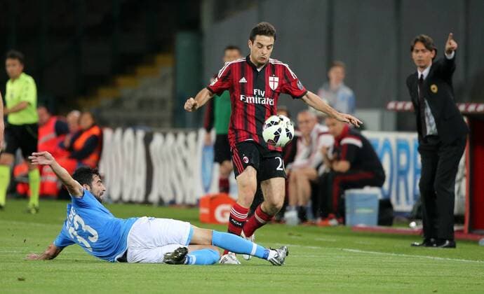 03.05.2015. Naples, Italy. Serie A Football. Napoli versus AC Milan. Bonaventura skips over the tackle from Albiol xPaoloxNuccix  ActionPlus11618177