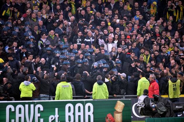 CRS - supporters parisiens FOOTBALL : Nantes vs Paris SG - Ligue 1 - 03 05 2015 AnthonyBIBARD FEP Panoramic 