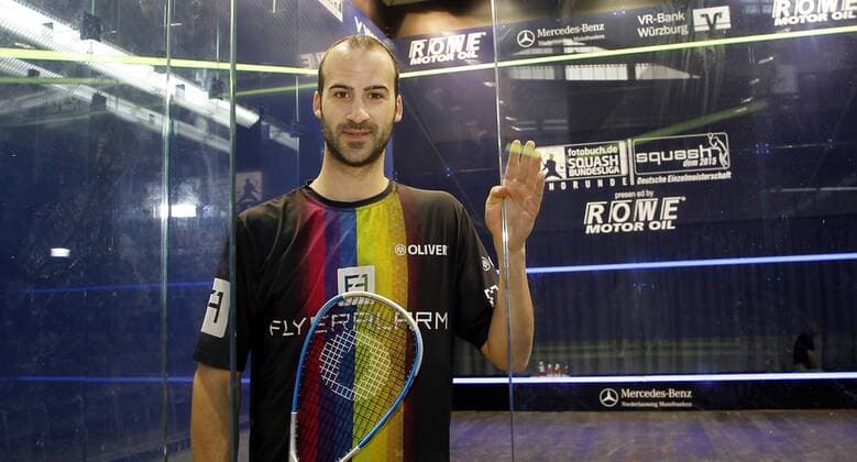 Simon Rösner, Squash-Profi in Diensten des Bundesligisten Paderborner SC, deutscher Meister, Weltranglisten-Siebter, hier im Glas-Court beim Würzburger Stadtteil-Verein TSC Heuchelhof; Rösner bestreitet dort am 8. und 9. Mai 2015 die Bundesliga.-Endrunde und will hier vom 22. bis 25. Mai 2015 in seiner Heimatstadt Würzburg auch seinen Einzeltitel verteidigen; 06.05.2015, Würzburg (Bayern)