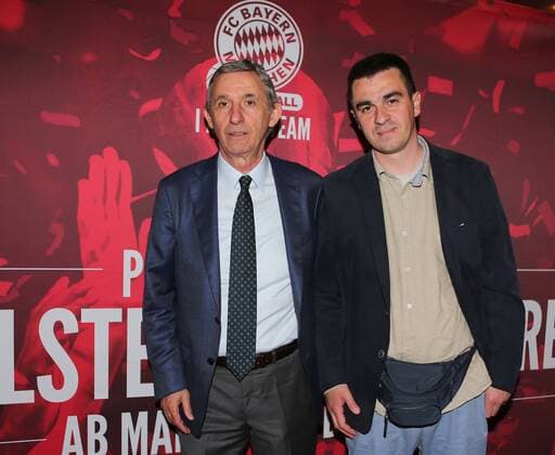04.05.2015,Svetislav Pesic Filmpremiere in Cinemaxx München.Basketball 04.05.2015,Svetislav Pesic Film Premiere in Cenamxx München,Sport,im Bild: FCB Basketball Trainer Svetislav Pesic mit Film Regisseur Zeljko Mirkovic auf dem Roten Teppich für die Film Premiere mehr als ein Trainer