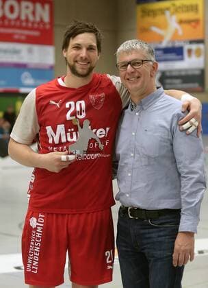 Moritz Barkow (TuS Ferndorf) wurde geehrt vom DKB zum Tor des Monats Maerz 2015 EP_cst