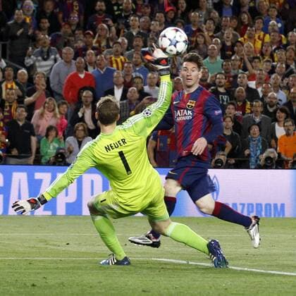 Lionel Messi FC Barcelona Barca 10)mit dem Tor zum 2:0 gegen Torwart Manuel Neuer (FC Bayern Muenchen 1) FC Barcelona vs FC Bayern Muenchen, Fussball, Champions League, Halbfinale, 06.05.2015, Foto: Schueler Eibner EP_JSE