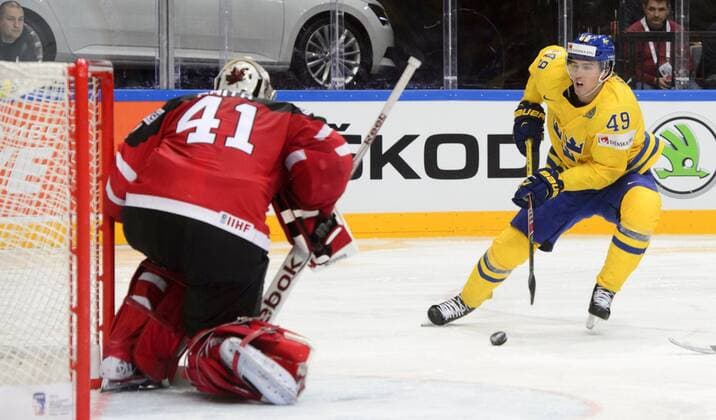 Goalkeeper Mike Smith (CAN) and Victor Rask (SWE) in action during the Ice hockey Eishockey World Championship WM Weltmeisterschaft Group A match Sweden vs Canada in Prague, Czech Republic, May 6, 2015. (CTKxPhoto MichalxKamaryt) CTKPhotoP201505061005301  kmt 9