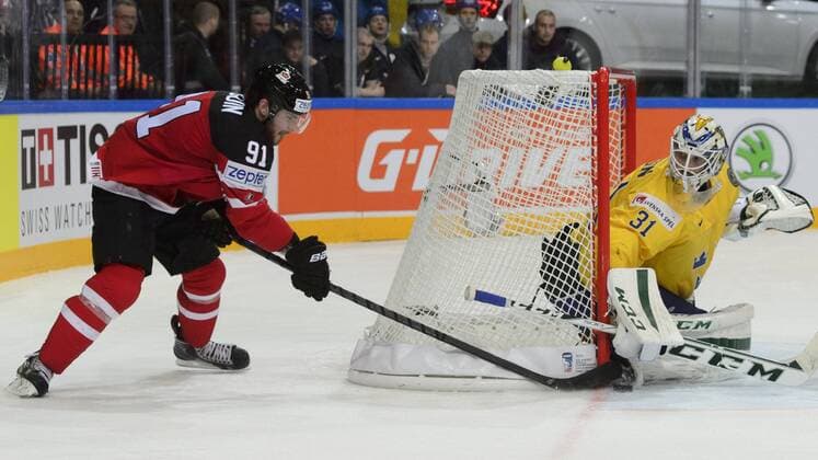Goalkeeper Anders Nilsson (SWE) and Tyler Seguin (CAN) in action during the Ice hockey Eishockey World Championship WM Weltmeisterschaft Group A match Sweden vs Canada in Prague, Czech Republic, May 6, 2015. (CTKxPhoto MichalxKamaryt) CTKPhotoP201505061056901  kmt 13