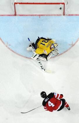 Sweden s goalkeeper Anders Nilsson watches after Canada s Taylor Hall, bottom, converted a penalty shot during the Hockey World Championships Group A match in Prague, Czech Republic, Wednesday, May 6, 2015. (CTKxPhoto MichalxKamaryt,xRomanxVondrous) CTKPhotoP201505061078901  vnd