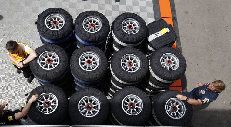 Motorsports: FIA Formula One World Championship WM Weltmeisterschaft 2015, Grand Prix of Spain, Pirelli, tire, tires, tyre, tyres, wheel, wheels, Reifen, Rad, feature xHOCHxZWEIx