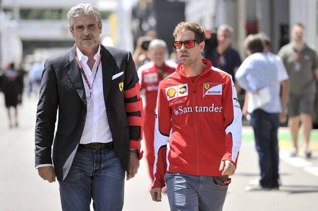 Aktuell Motorsport, Formel 1, GP Barcelona, Sebastian Vettel erkundet die Strecke mit dem Fahrrad Ferrari Teamchef Maurizio Arrivabene (ITA),der frisch am Handgelenk operiert wurde und Sebastian VETTEL,GER (Scuderia Ferrari) bei Ihrer Ankunft im Fahrerlager. Formel 1:GP von Spanien,Circuit de Catalunya,Saison2015,am 07.05.2015.