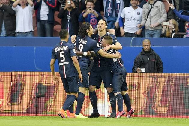 Aktuell Fußball, Frankreich, Ligue 1, Paris St Germain - EA Guingamp joie des joueurs Parisiens apres le but de Zlatan Ibrahimovic (PSG) FOOTBALL : PSG vs Guingamp - Ligue 1 - 08 05 2015 JBAutissier Panoramic 