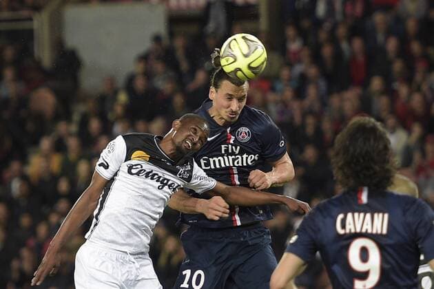Zlatan Ibrahimovic (PSG) vs DIALLO Moustapha (Guingamp) FOOTBALL : PSG vs Guingamp - Ligue 1 - 08 05 2015 JBAutissier Panoramic 