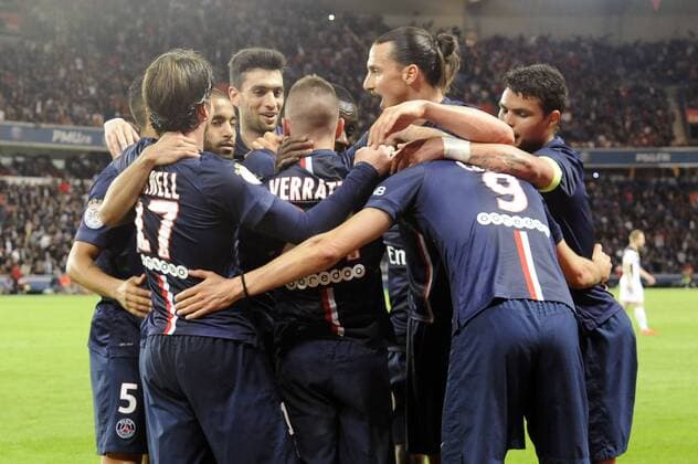 EQUIPE DE FOOTBALL DU PSG - ZLATAN IBRAHIMOVIC (psg) - JAVIER PASTORE (psg) - LUCAS MOURA (psg) - JOIE FOOTBALL : Paris SG vs Guingamp - Ligue 1 - 08 05 2015 FEP Panoramic 