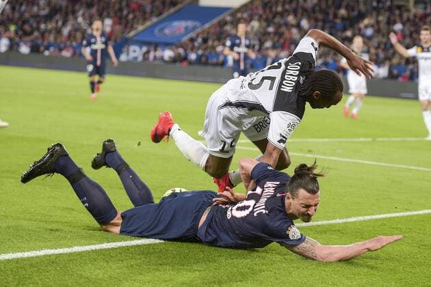 Zlatan Ibrahimovic (PSG) vs SORBON Jeremy (Guingamp) penalty FOOTBALL : PSG vs Guingamp - Ligue 1 - 08 05 2015 JBAutissier Panoramic 