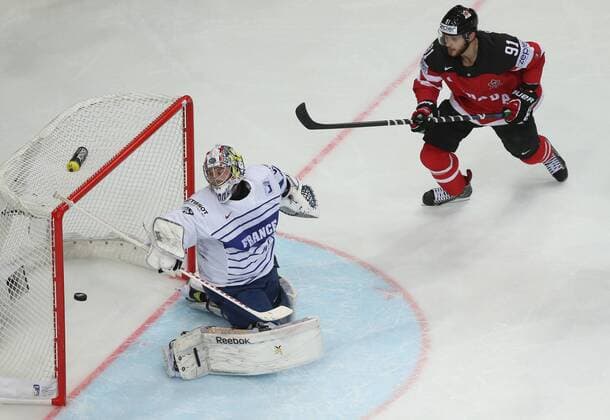 Ice hockey Eishockey - IIHF Ice Hockey WC 2015 PRAGUE,CZECH REPUBLIC,09.MAY.15 - ICE HOCKEY - IIHF World Ice Hockey Championships, international match Länderspiel France vs Canada. Image shows Ronan Quemener (FRA) and Tyler Sguin (CAN). GEPAxpictures xAndreasxPranter 