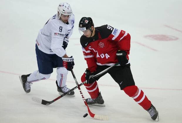 Ice hockey Eishockey - IIHF Ice Hockey WC 2015 PRAGUE,CZECH REPUBLIC,09.MAY.15 - ICE HOCKEY - IIHF World Ice Hockey Championships, international match Länderspiel France vs Canada. Image shows Damien Fleury (FRA) and Jason Spezza (CAN). GEPAxpictures xAndreasxPranter 