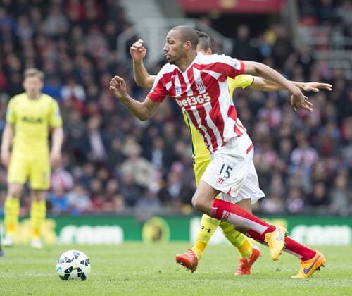09.05.2015. Stoke, England. Barclays Premier League. Stoke versus Tottenham Hotspur. Stoke City midfielder Steven Nzonzi on the attack. xRolandxHarrisonx  ActionPlus11619324