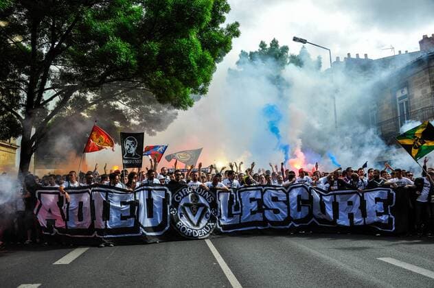 Aktuell Fußball, Frankreich, Girondins Bordeaux Fans zum letzten Spiel im Stadion Parc Lescure Les supporters des Girondins dans rues de Bordeaux pour le dernier match au Parc Lescure FOOTBALL : Bordeaux vs Nantes - 36eme journee de L1 - Ligue1 - 09 05 2015 ThierryBreton Panoramic 