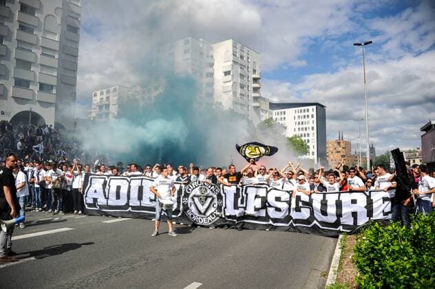 Aktuell Fußball, Frankreich, Girondins Bordeaux Fans zum letzten Spiel im Stadion Parc Lescure Les supporters des Girondins dans rues de Bordeaux pour le dernier match au Parc Lescure FOOTBALL : Bordeaux vs Nantes - 36eme journee de L1 - Ligue1 - 09 05 2015 ThierryBreton Panoramic 