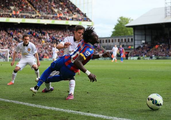 Crystal Palace s Pape Souare tussles with Manchester United ManU s Ander Herrera Barclays Premier League - Crystal Palace vs Manchester United- Selhurst Park - England - 9th May 2015 - Picture David Klein Sportimage EDITORIAL USE ONLY. No use with unauthorised audio, video, data, fixture lists, club league logos or live services. Online in-match use limited to 120 images, no video emulation. No use in betting, games or single club league player publications.