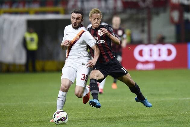 Aktuell Fußball, Italien, AC Mailand - AS Rom Serie A AC Milan - AS Rom Keisuke Honda-Vasilis Torosidis 